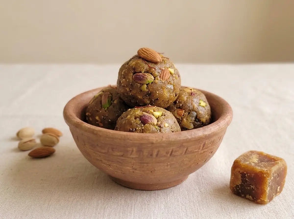 Pinni — Punjab's ghee-and-jaggery iron ball for the pale-looking toddler (1–2 years)